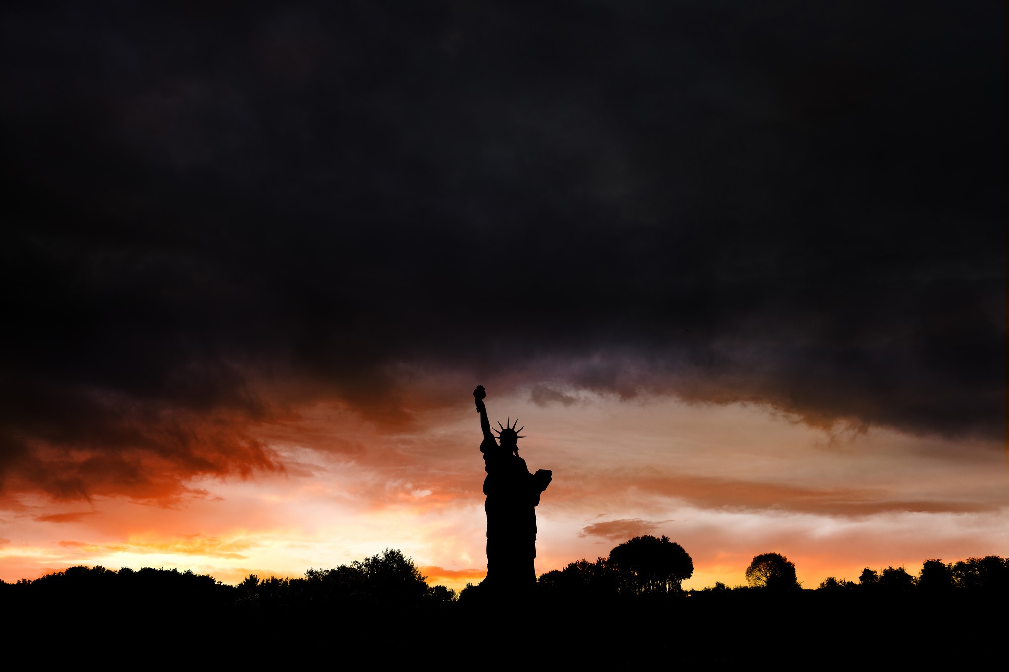 photograph of statue of liberty silhouette